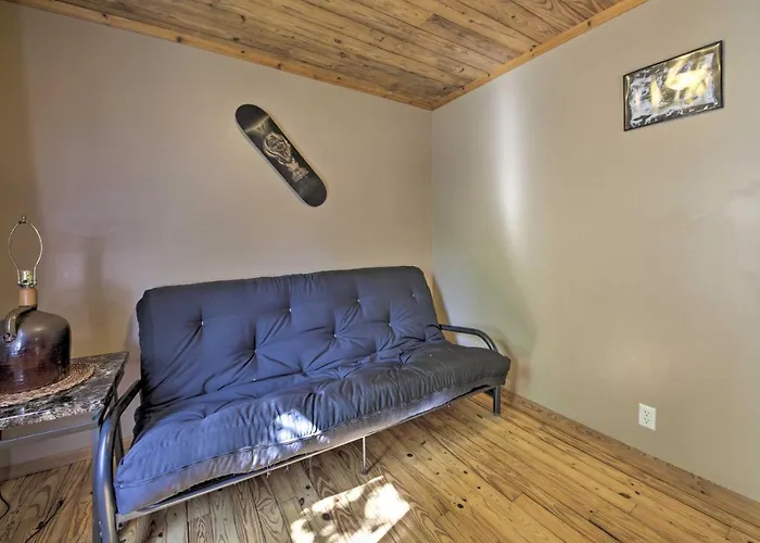 Pet-Friendly Cottage With Fire Pit - 3 Mi To Siu!