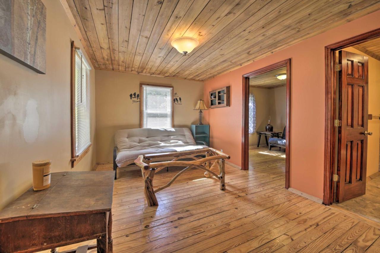Pet-friendly With Fire Pit - 3 Mi To Siu! Holiday home *