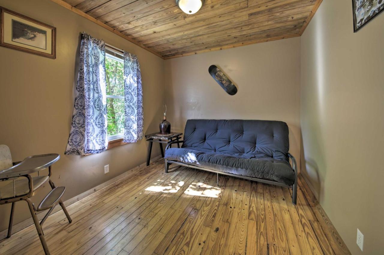 Pet-friendly With Fire Pit - 3 Mi To Siu! Holiday home *
