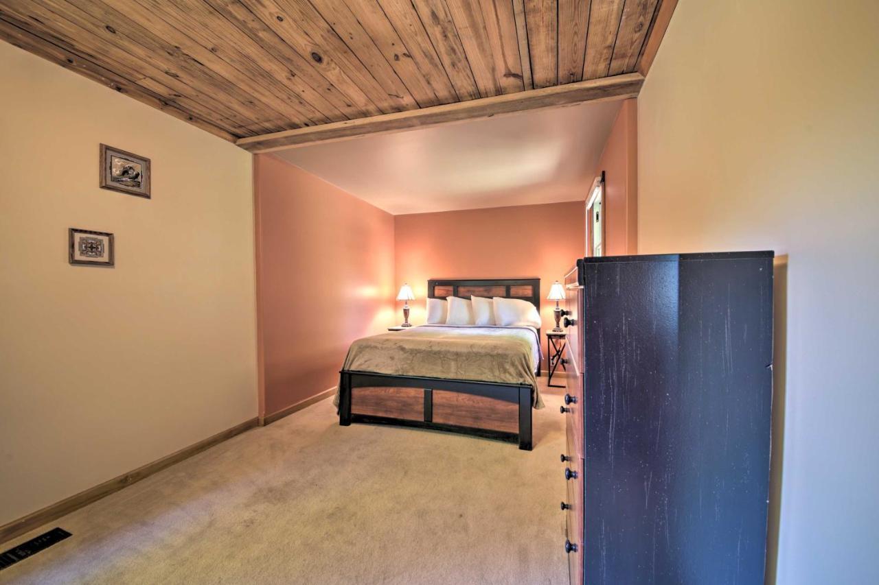 Pet-friendly With Fire Pit - 3 Mi To Siu! Carbondale
