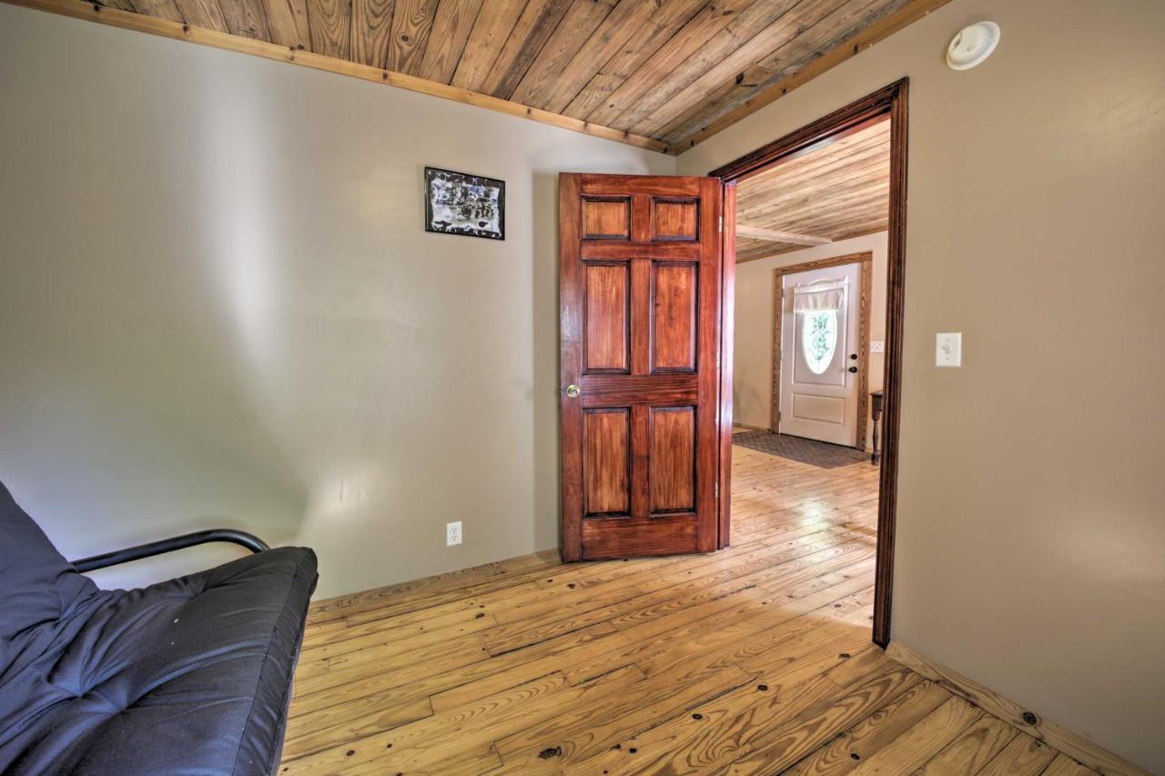 Holiday home Pet-friendly With Fire Pit - 3 Mi To Siu! Carbondale